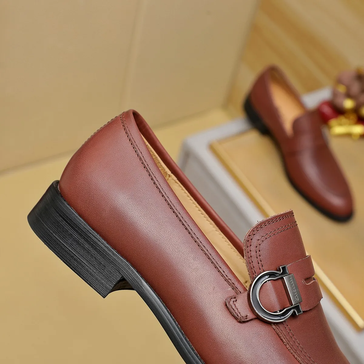 Men's shoes 💰460 Ferragamo [Ferragamo] top imported suit men's shoes 💯Original copy of the official website, product materials: selected imported embossed calfskin + luxury hardware buckle accessories ~ imported water-dyed cow 🐂 leather lining. Strong three-dimensional visual effect, original combination outsole, multiple colors available😘 Size: 39-44 (38.45.46. Customized)